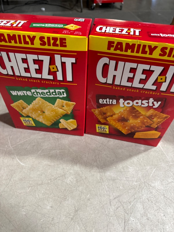 Photo 3 of (EXP 09/21/24) Cheez-It Cheese Crackers, Baked Snack Crackers, Lunch Snacks, Family Size, Variety Pack.