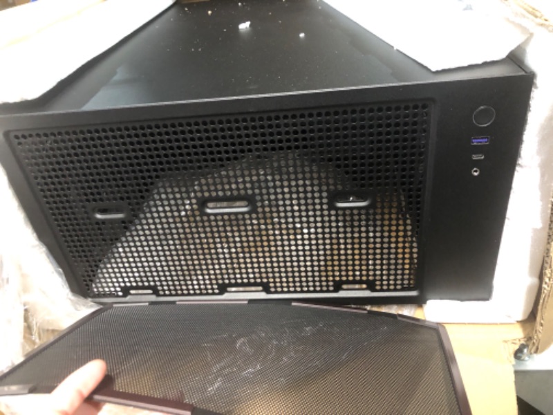 Photo 3 of **MISSING GLASS PANEL**
NZXT H5 Flow RGB ATX Mid-Tower Gaming Case