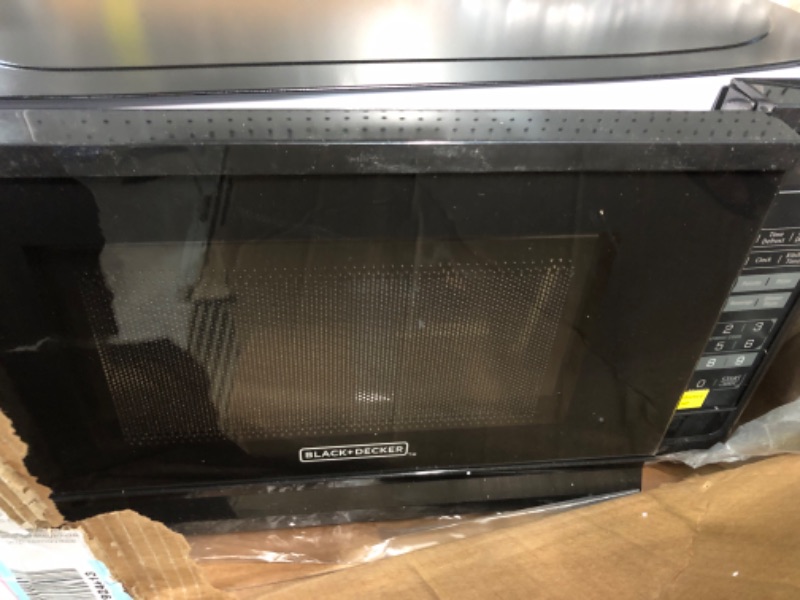 Photo 4 of (PARTS ONLY NO REFUNDS) BLACK+DECKER Countertop 0.7 Cu. Ft. 700 Watts Compact Microwave Oven with LED Lighting, Child Lock 0.7 Cu. Ft. Black