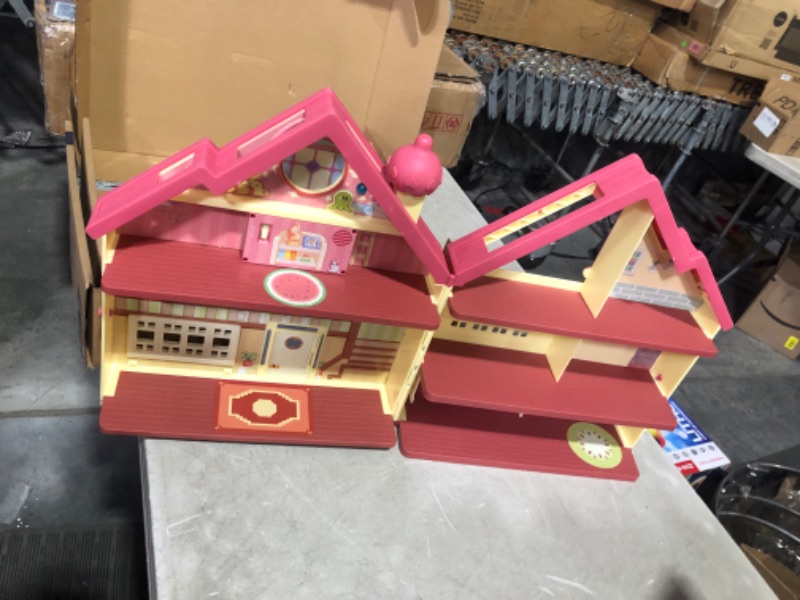 Photo 2 of ***USED - MISSING ALL ACCESSORIES/FIGURES - PLAYHOUSE ONLY - SEE PICTURES***
Bluey Ultimate Lights & Sounds Playhouse & Toy Box, 2.5-3 inch Figures - Amazon Exclusive
