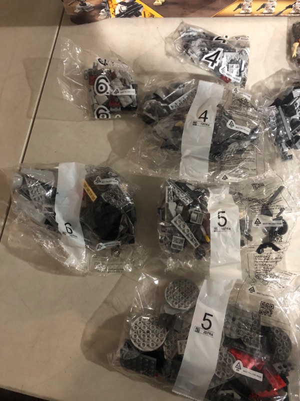 Photo 3 of ***USED*MISSING PIECES*BAGS OPENED AND TAPED SHUT*MINOR DAMAGE TO BOX***
LEGO Star Wars at-TE Walker 75337 Building Toy Set (1,082 Pieces) 