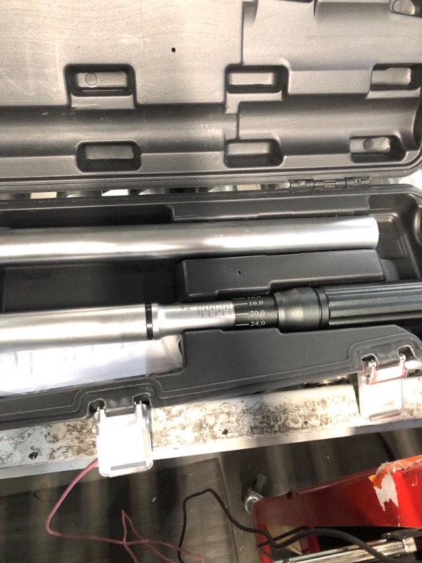 Photo 3 of 1-Inch Drive Click Torque Wrench, Dual-Scale Adjustable Torque Wrench Set with a Hex Key 200-1000ft.lb / 271-1356.7Nm 1" Drive 200-1000ft.lb / 271-1356.7 Nm