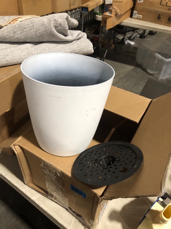 Photo 4 of ***USED - SCRATCHED AND SCRAPED - SEE PICTURES***
The HC Companies 10 Inch Aria Round Self Watering Planter - Plastic Plant Pot for Indoor Outdoor Plants Flowers Herbs, Matte White Matte White 10 "