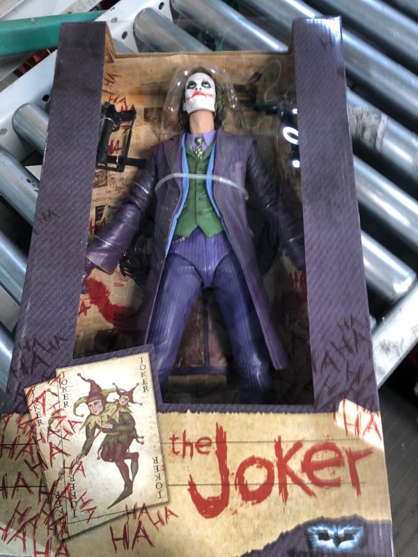 Photo 2 of NECA, DC Comics, The Dark Knight Movie, the Joker [Heath Ledger] Exclusive Action Figure,