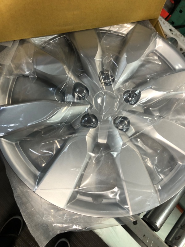 Photo 4 of BDK Auto KT-1042-16: Hub Cap/Silver 16"