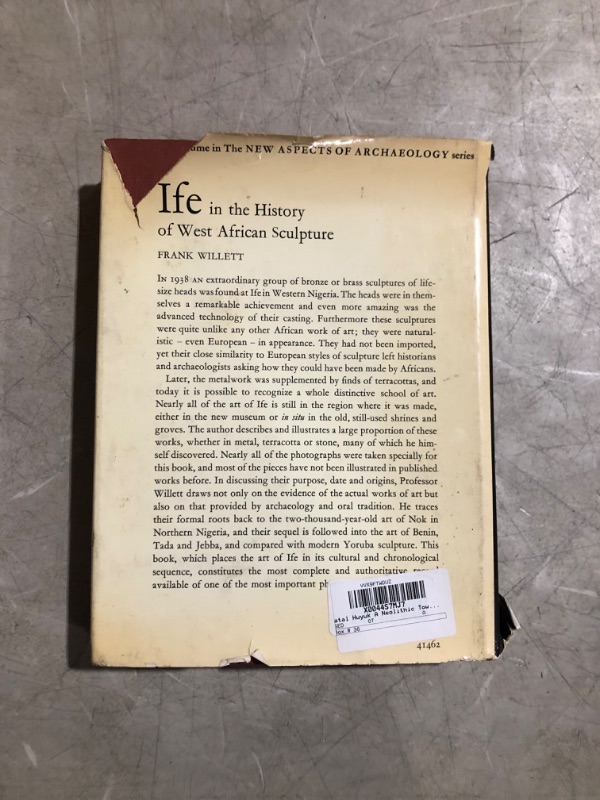 Photo 2 of ***DAMAGED - COVER TORN - PAGES YELLOWED - SEE PICTURES***
Catal Huyuk: A Neolithic Town in Anatolia (New Aspects of Archaeology)