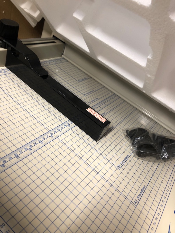 Photo 4 of HFS 17" Blade A3 Heavy Duty Guillotine Paper Cutter (A3-17'' Paper Cutter)