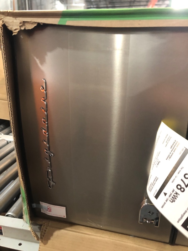 Photo 3 of (very minor damge)
Frigidaire EFR751, 2 Door Apartment Size Refrigerator with Freezer, 7.2 cu ft, Platinum Series, Stainless Steel, 7.5 7.5 cu ft Double Door Fridge