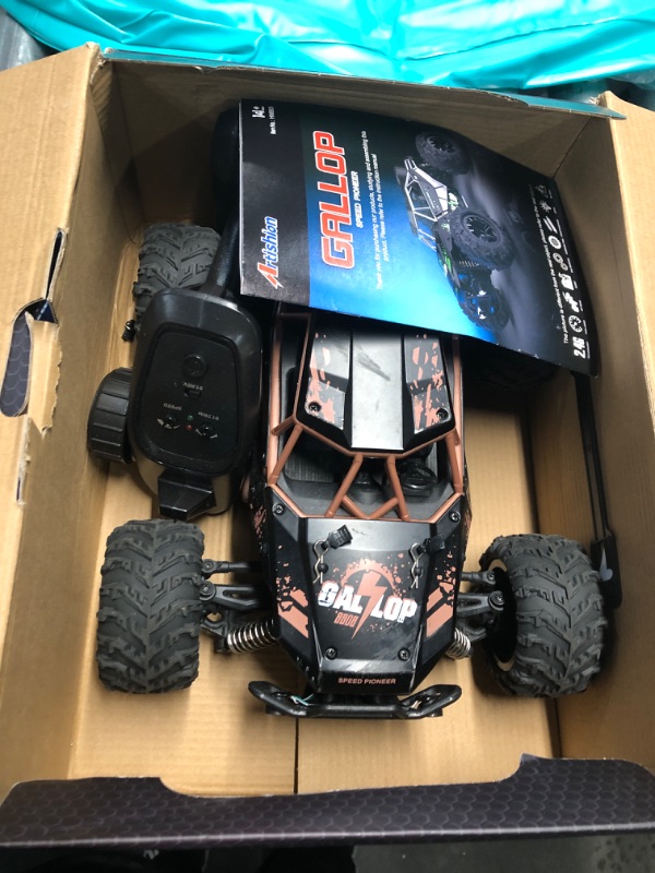 Photo 2 of Fast 1:16 RC Truck with Alloy Shell: 4WD, 4-Wheel Independent Suspension, 2.4GHz, Max 22mph, 2 * 20+ Mins,2 Li-ion Batteries, Off-Road Car for Endless Fun. Ideal for Ages Green