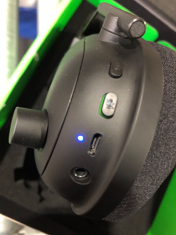 Photo 5 of (READ FULL POST) Razer BlackShark V2 Pro Wireless Gaming Headset: THX 7.1 Spatial Surround Sound - 50mm Drivers - Detachable Mic - for PC, PS5, PS4, Switch, Black Classic Black