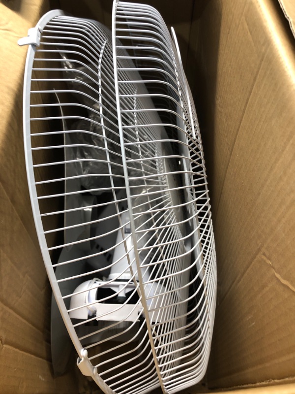 Photo 4 of ***DAMAGED - FAN BLADE CRACKED - NUMEROUS PARTS MISSING - SEE PICTURES***
Comfort Zone Oscillating Wall Mount Fan with Adjustable Tilt, 16 inch, 3 Speed, Metal Grille, 90 Degree Oscillation, Airflow 14.07 ft/sec, Ideal for Home, Bedroom, Gym & Office, CZ1