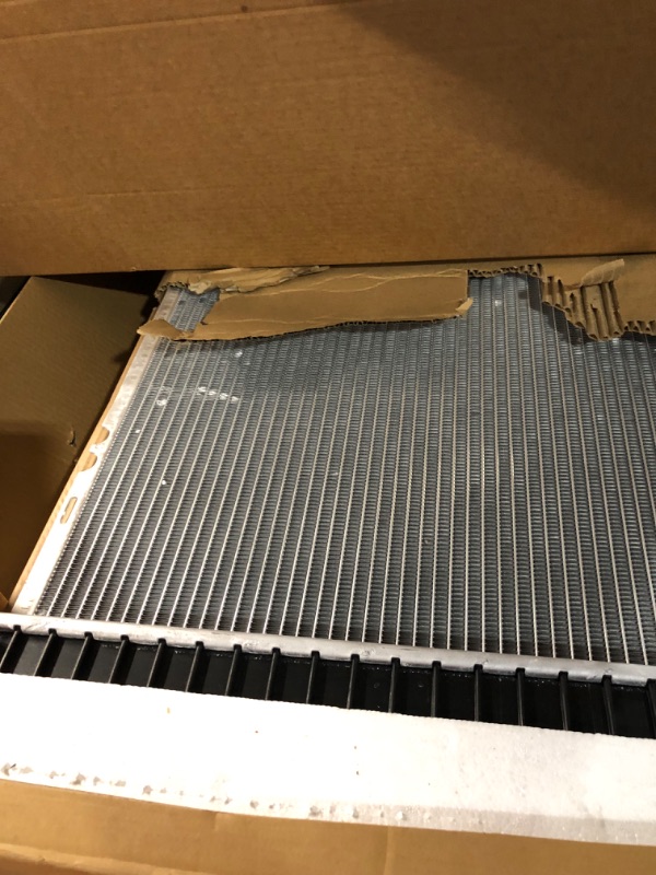 Photo 3 of DWVO 34'' Core Radiator Compatible Compatible with Chevy Silverado Suburban GMC Yukon Sierra Tahoe Escalade Hummer H2 4.3L 4.8L 5.3L 6.0L 6.2L V8 DWRD1001DG1001W024
