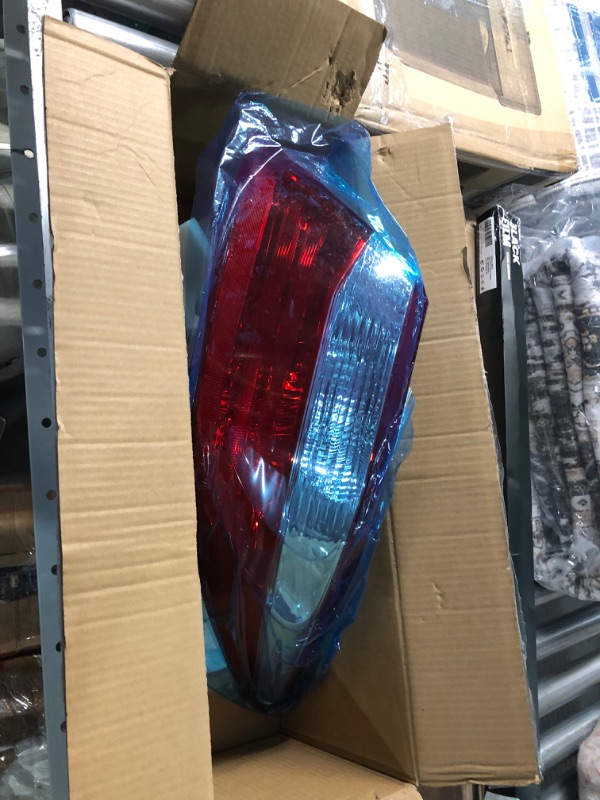 Photo 2 of ***DAMAGED - TAIL LIGHT CHIPPED - SEE PICTURES - UNABLE TO TEST***
labwork Driver Passenger Side Tail Lights Replacement for 2015 2016 2017 Toyota Camry Rear Tail Lights Brake Lamps Assembly ONLY Right Side TO2805121 8156006640