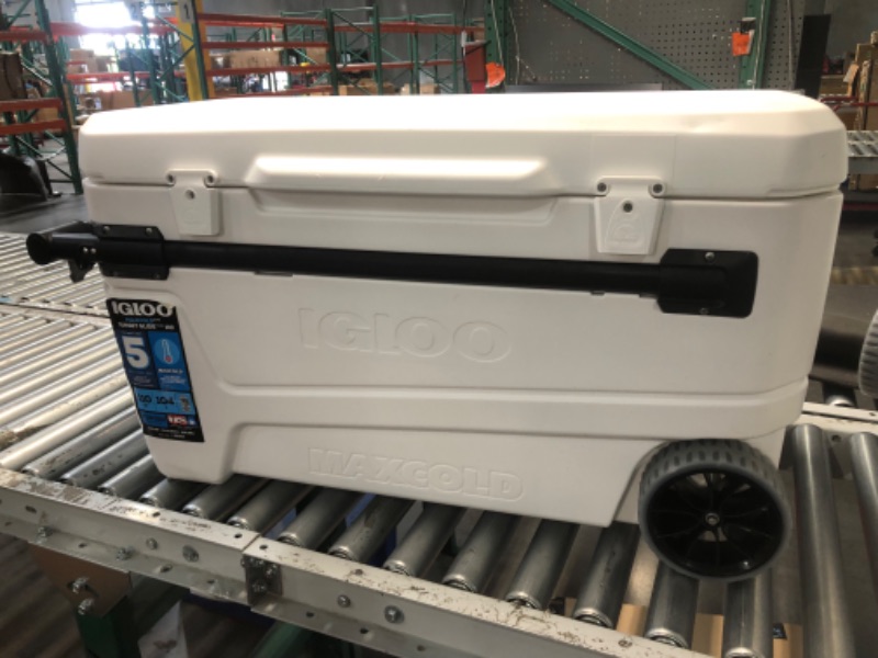 Photo 2 of **DIRTY/SEE PICS** Igloo 110 Qt. Sunset Glide White