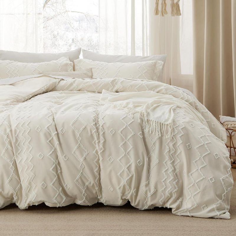 Photo 1 of Bedsure Boho Duvet Cover Queen - Cationic Dyed Tufted Duvet Cover, 3-Piece Shabby Chic Boho Bedding Duvet Cover for All Seasons (White, Queen, 90"x90")
