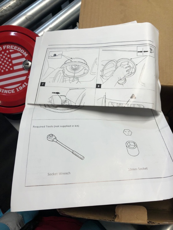 Photo 1 of Fuel Filler Cover With US Flag, Locking Gas Tank Door Exterior Accessories,Aluminum Alloy Gas Cap Cover for 2018-2023 Jeep Wrangler JL JLU… (RED)