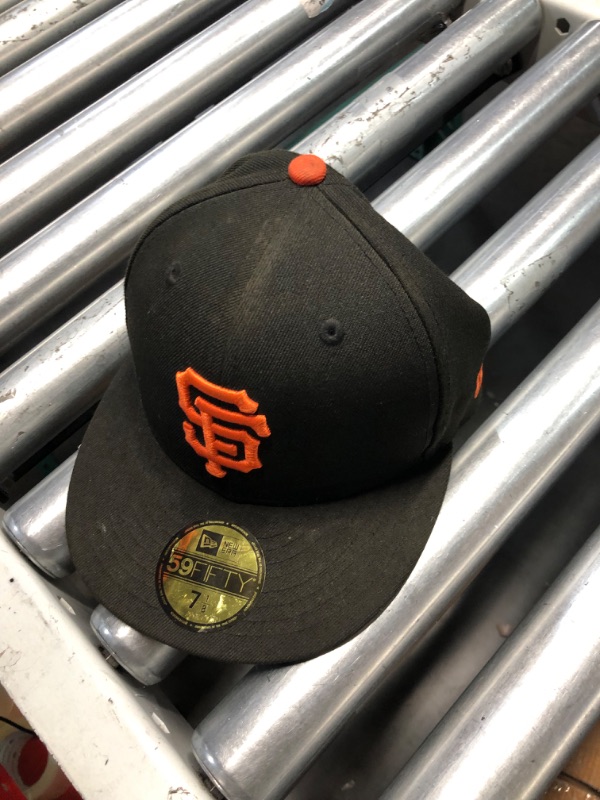 Photo 3 of New Era 59FIFTY San Francisco Giants Black MLB 2017 Authentic Collection On Field Game Fitted Cap Size 7 1/8