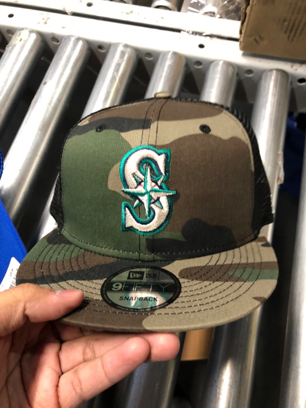 Photo 3 of Men's Seattle Mariners New Era Camo Woodland Camo Trucker 9FIFTY Snapback Hat
