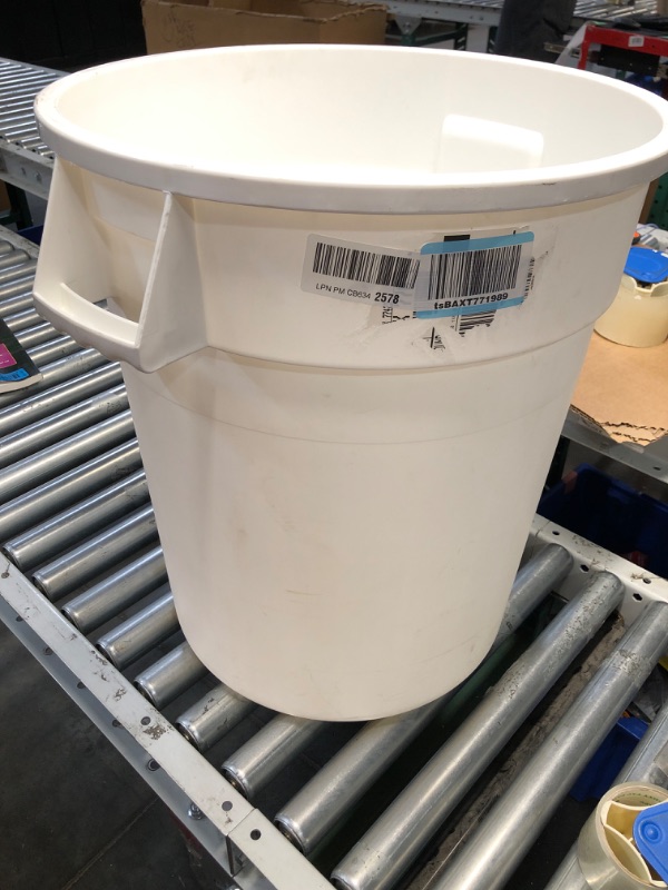 Photo 1 of Winco PTC-10W Round Trash Can, 10 Gallon, White