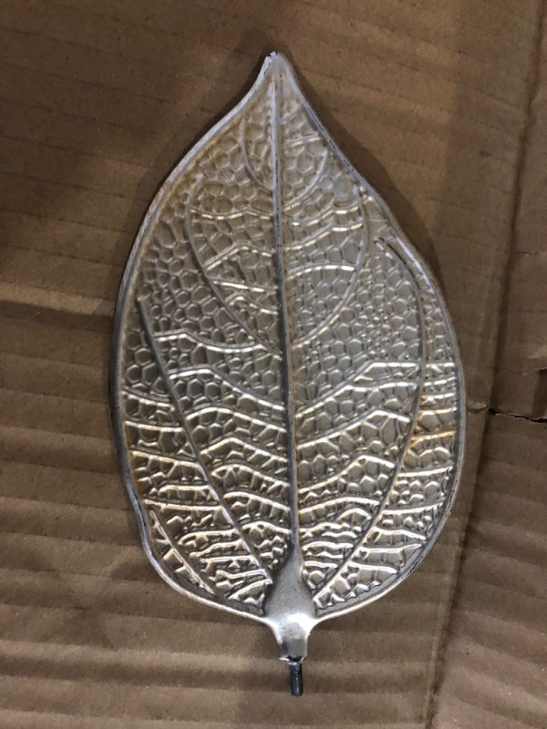 Photo 2 of ***USED*ONE LEAF HAS BROKEN OFF*PICTURED***
Deco 79 Metal Leaf Long Textured Wall Decor with Multiple Shades, 50" x 2" x 15", Bronze