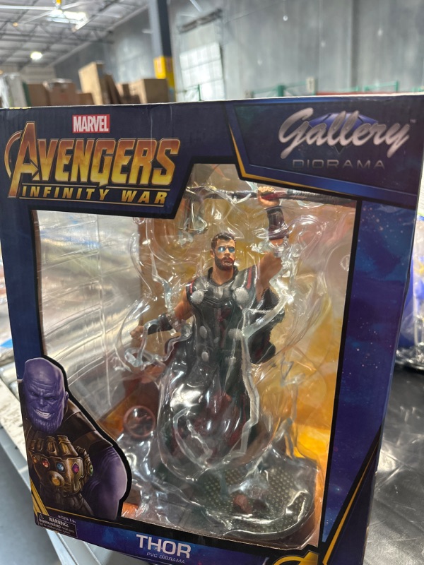 Photo 2 of DIAMOND SELECT TOYS Marvel Gallery: Avengers Infinity War Movie Thor PVC Diorama Figure, Standard, Black