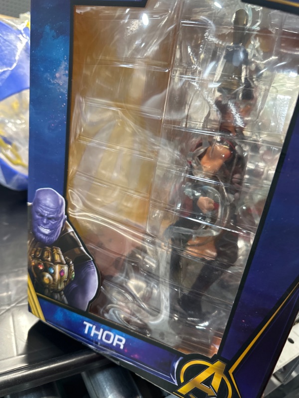 Photo 3 of DIAMOND SELECT TOYS Marvel Gallery: Avengers Infinity War Movie Thor PVC Diorama Figure, Standard, Black