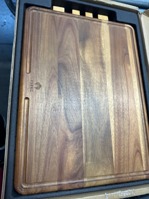 Photo 2 of ***HEAVILY USED - SEE PICTURES***
YSTKC Acacia Wood Cutting Board Set of 3 for Kitchen, Thick Chopping Board, Large Wooden Cutting Board Set with Deep Juice Groove Butcher Block, Wooden trays for meat, fruit and cheese