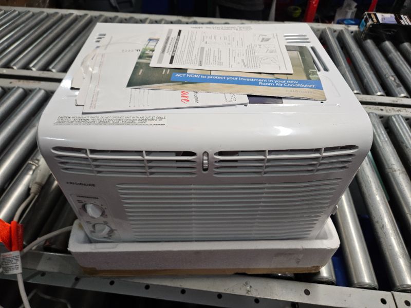 Photo 2 of **VENT DAMAGED - FUNCTIONS**
Frigidaire FFRA051WAE Window-Mounted Room Air Conditioner, 5,000 BTU with Temperature Control and Easy-to-Clean Washable Filter, in White