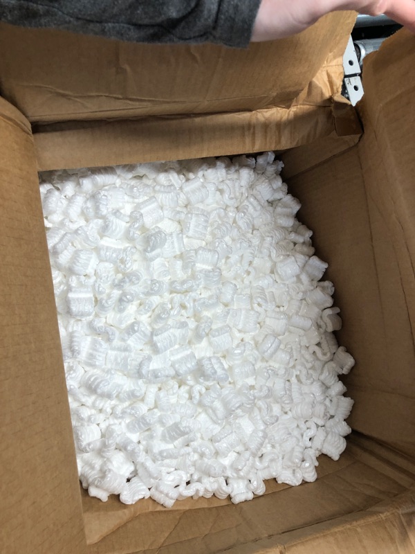 Photo 2 of StarBoxes White Regular Loose Fill Shipping Packing Peanuts S-Shaped 22.5 Gal / 3 Cubic Feet