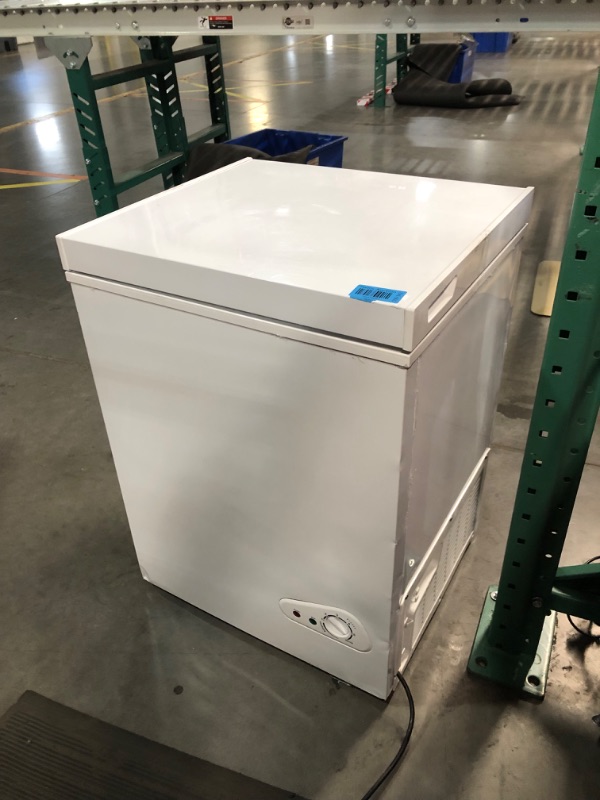 Photo 8 of ***USED - MAJOR DAMAGE - COVERED IN DENTS - NO PACKAGING - UNABLE TO TEST***
Compact Chest Freezer, 3.5 Cu.Ft. Deep Freezer with Dividers and Basket, Manual Temperature Control, for Home Use, White, 22.1"D x 23.5"W x 31.9"H