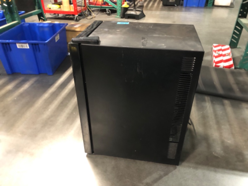 Photo 1 of ***USED - DIRTY - NO PACKAGING - DOESN'T COOL - SEE PICTURES***
Ivation 18 Bottle Thermoelectric Red And White Wine Cooler/Chiller Counter Top Wine Cellar with Digital Temperature Display, Freestanding Refrigerator Smoked Glass Door Quiet Operation Fridge
