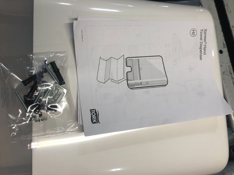 Photo 3 of ***USED - LIKELY MISSING PARTS - UNABLE TO VERIFY FUNCTIONALITY***
Tork Xpress Multifold Hand Towel Dispenser White H2, Slim, One-at-a-Time dispensing, Elevation Design, 552020 Dispenser - White