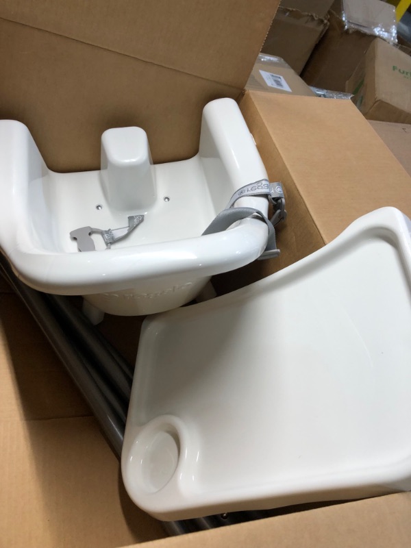 Photo 2 of ***USED - LIKELY MISSING PARTS - UNABLE TO VERIFY FUNCTIONALITY***
Regalo High Chair for Babies and Toddlers, Award Winning Brand, Removable Oversized Tray