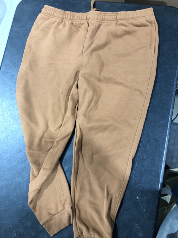 Photo 1 of Amazon Essentials Sweatpants Size M