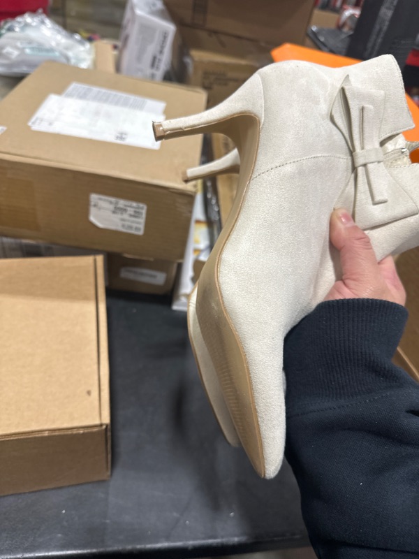 Photo 3 of BEIGE HIGH BOOTS SIZE 9