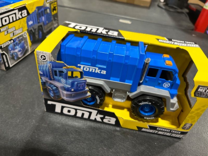 Photo 2 of Tonka - Mighty Metal Fleet Garbage Truck