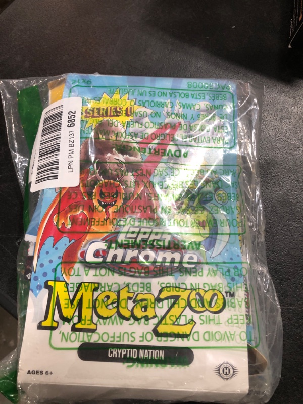 Photo 2 of 2023 Topps Metazoo Chrome Hobby Box