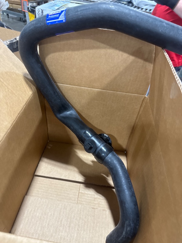 Photo 2 of ACDelco Gold 26562X Molded Upper Radiator Hose