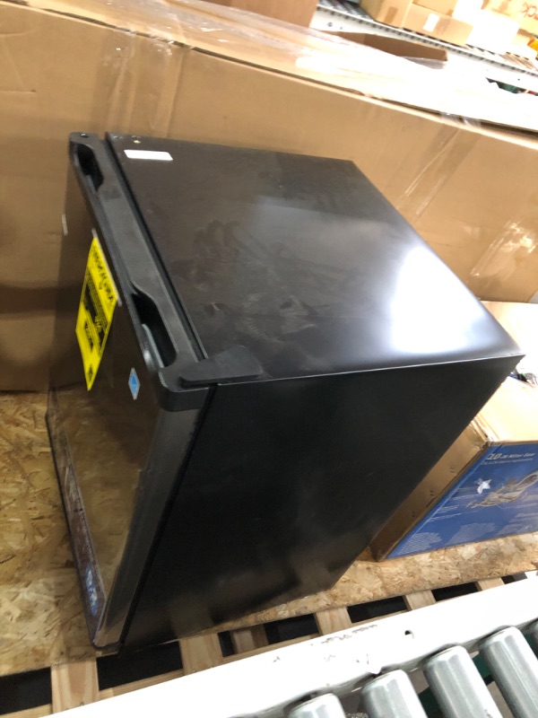 Photo 4 of ***NONREFUNDABLE - NOT FUNCTIONAL - FOR PARTS ONLY - SEE COMMENTS***
Avanti AR52T3SB Mini Fridge Compact Refrigerator 33x23.5x24.5in