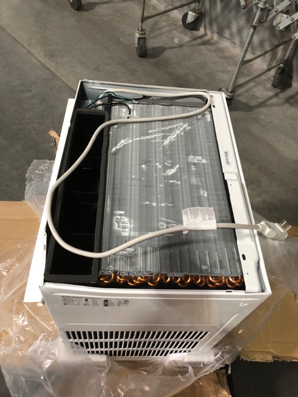 Photo 8 of ***MAJOR DAMAGE - NOT FUNCTIONAL - FOR PARTS ONLY - NONREFUNDABLE - SEE COMMENTS***
18,000 BTU DUAL Inverter Smart wi-fi Enabled Window Air Conditioner