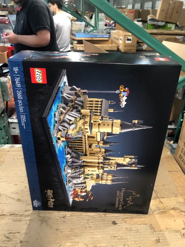 Photo 3 of LEGO Harry Potter Hogwarts Castle and Grounds 76419 Building Set