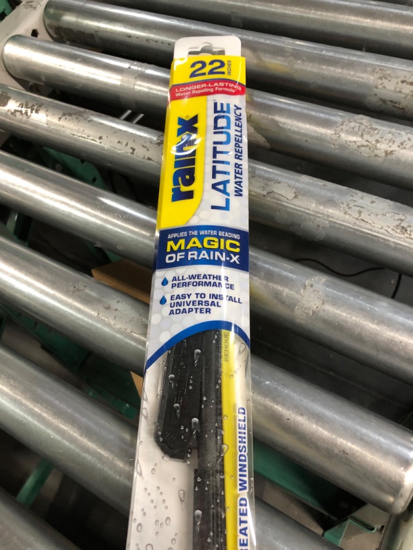 Photo 1 of Rain-X 5079279-2 Latitude 2-In-1 Water Repellent Wiper Blades, 22 in