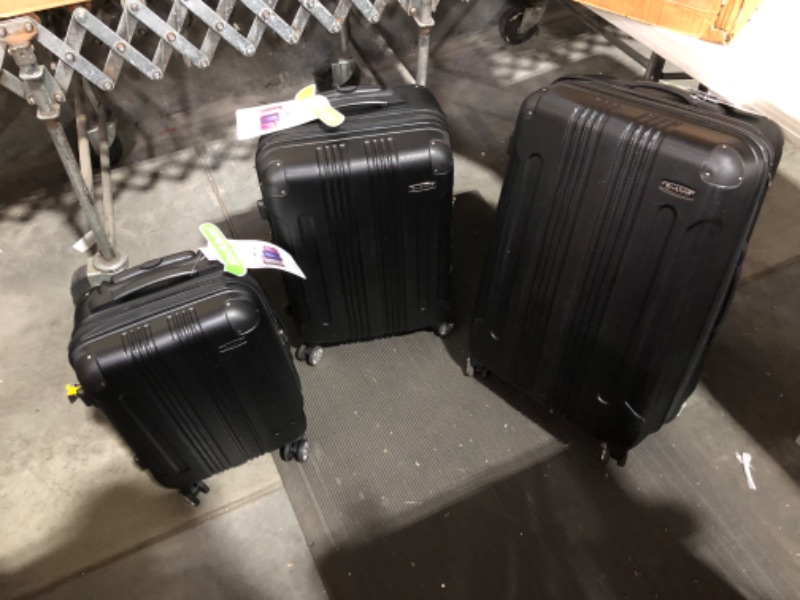 Photo 2 of ***USED - WHEEL ON LARGEST LUGGAGE PIECE BROKEN OFF - SEE PICTURES***
Rockland London Hardside Spinner Wheel Luggage, Black, 3-Piece Set (20/24/28) Black