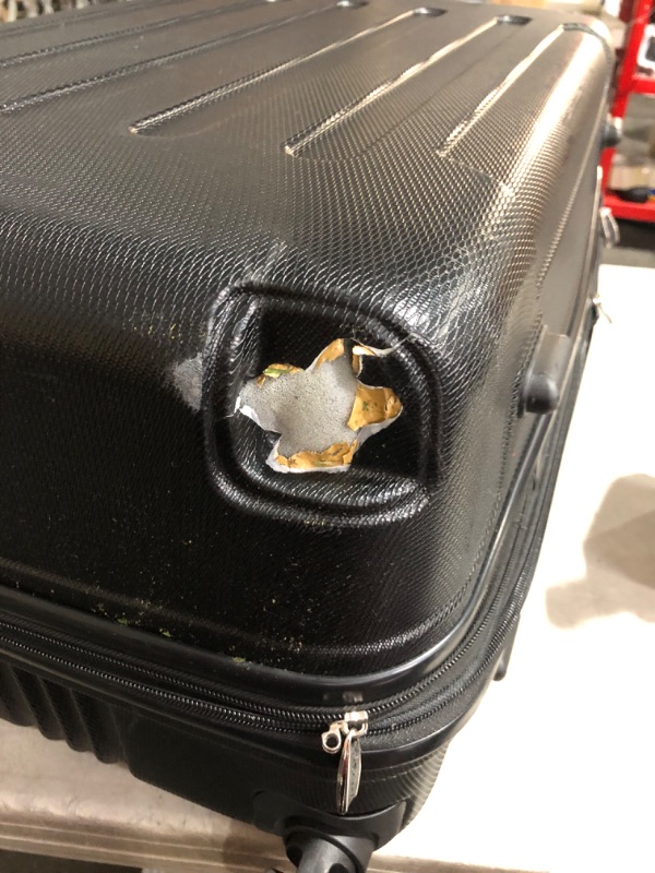 Photo 4 of ***USED - WHEEL ON LARGEST LUGGAGE PIECE BROKEN OFF - SEE PICTURES***
Rockland London Hardside Spinner Wheel Luggage, Black, 3-Piece Set (20/24/28) Black