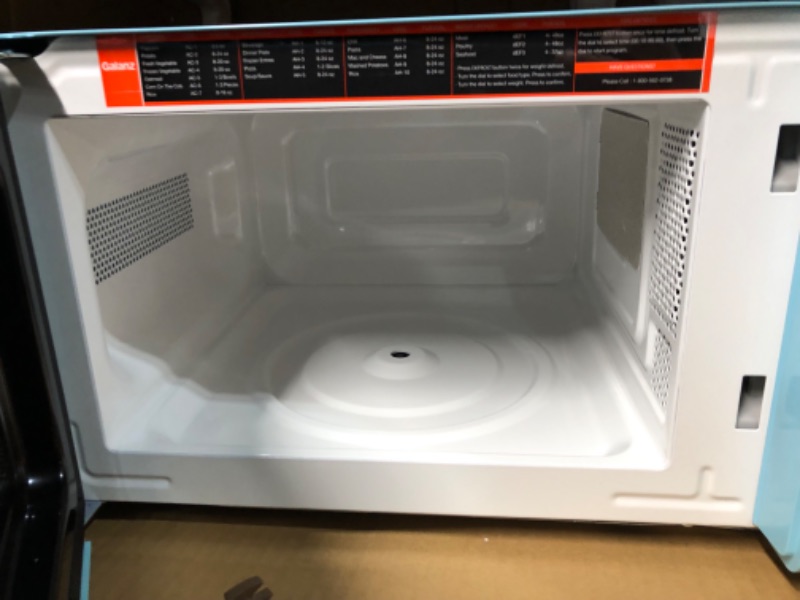 Photo 3 of ***PARTS ONLY/NON-RETURNABLE*DOSNT HEAT***
Galanz GLCMKZ07BER07 Retro Countertop Microwave Oven with Auto Cook & Reheat.7 cu ft