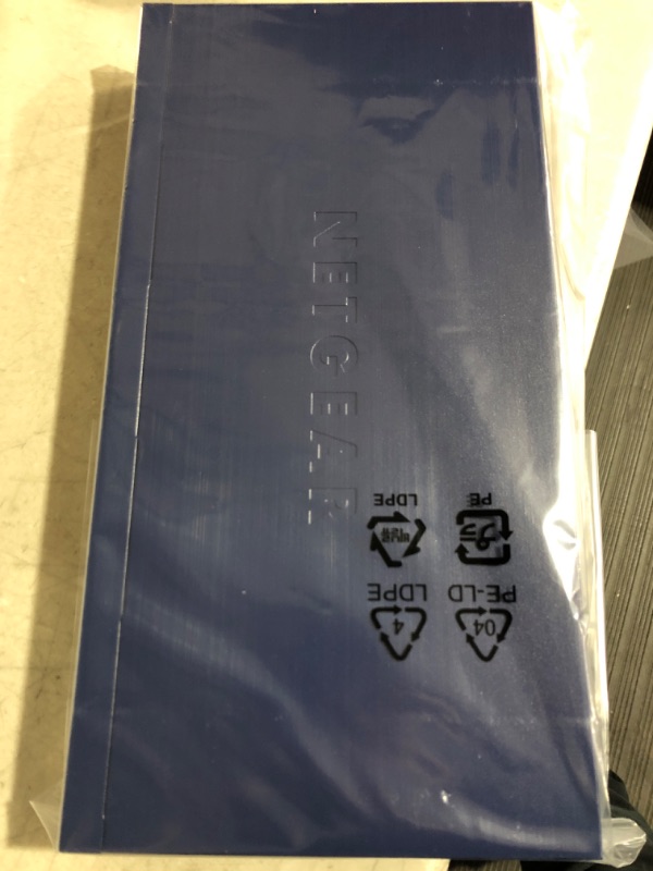 Photo 1 of NETGEAR ProSafe JGS524 24-port 10/100/1000Base-T Rackmountable gigabit Switch (Retail ) JGS524NA