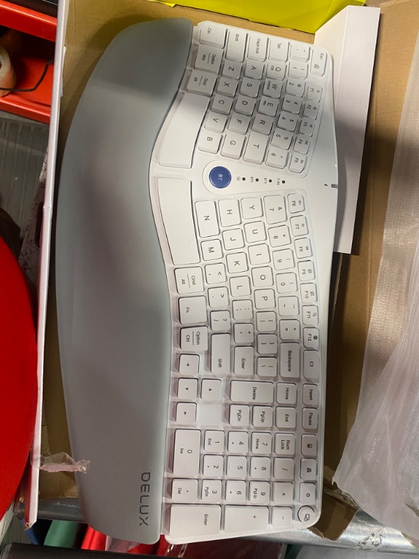 Photo 4 of Wireless Ergonomic Split Keyboard (GM901D-White)