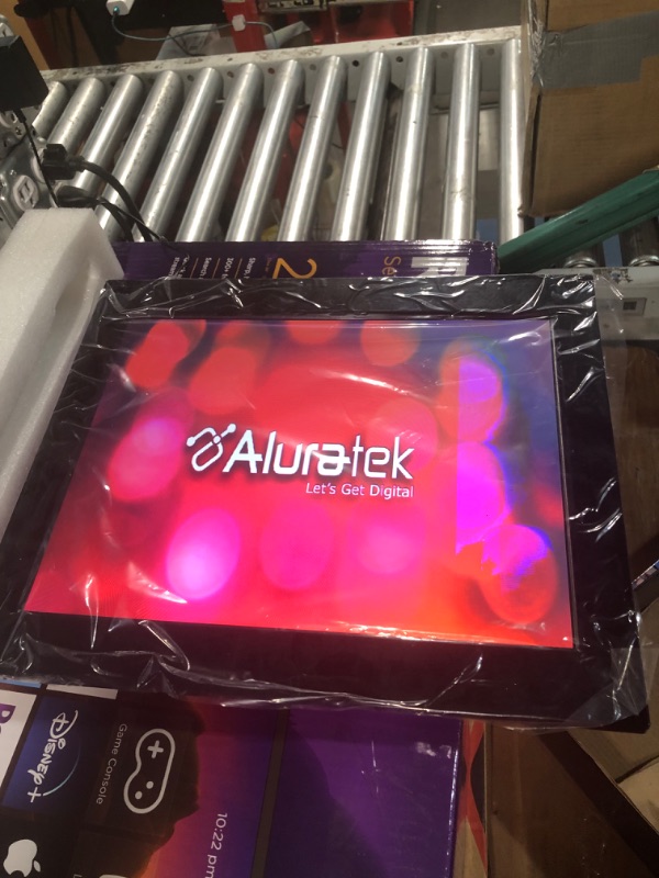 Photo 2 of Aluratek (ADMPF315F) 15 Inch Digital Photo Frame - Black