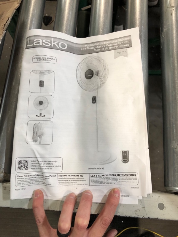 Photo 4 of [FOR PARTS, READ NOTES] NONREFUNDABLE
Lasko S16614 Oscillating 16? Adjustable Pedestal Stand Fan with Timer, Thermostat and Remote - White