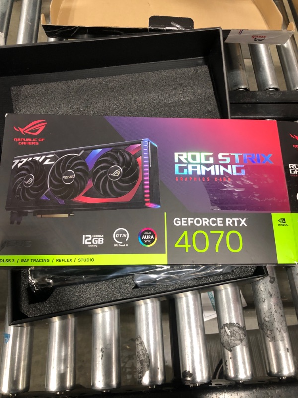 Photo 2 of ROG Strix GeForce RTX™ 4070 12GB GDDR6X